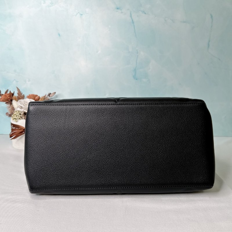 LV Grand Palais黑牛壓紋托特包-9