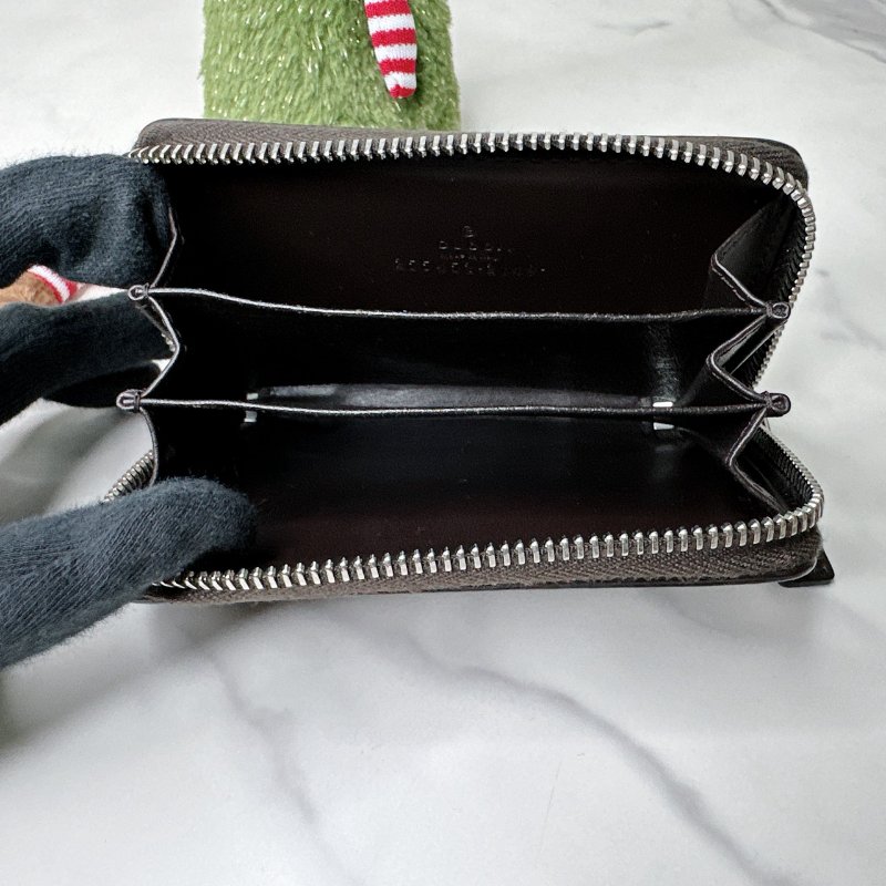 GUCCI 深咖雙G皮革壓花拉鍊卡包-4