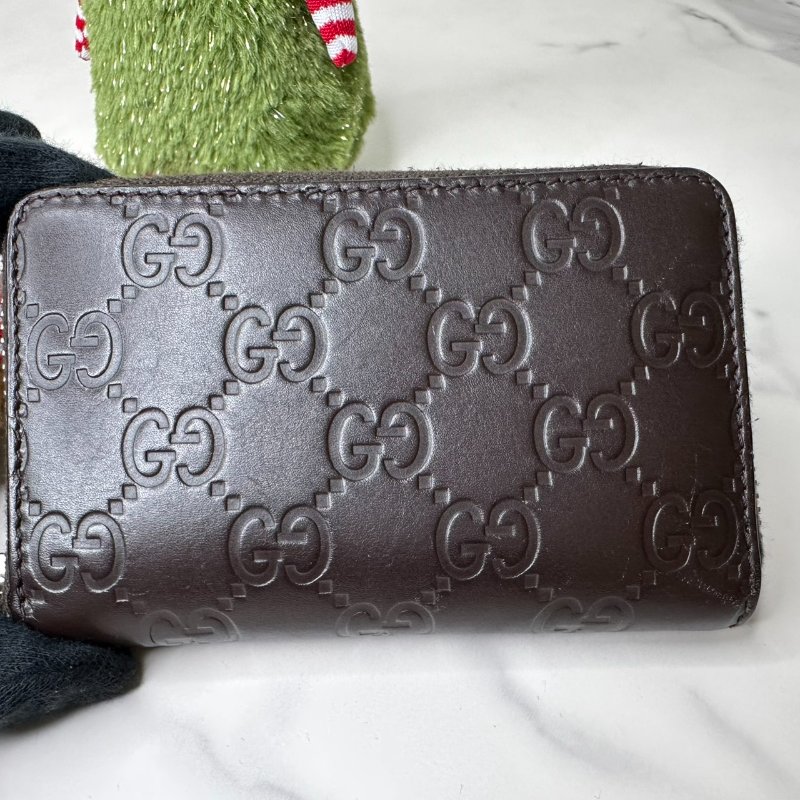 GUCCI 深咖雙G皮革壓花拉鍊卡包-6