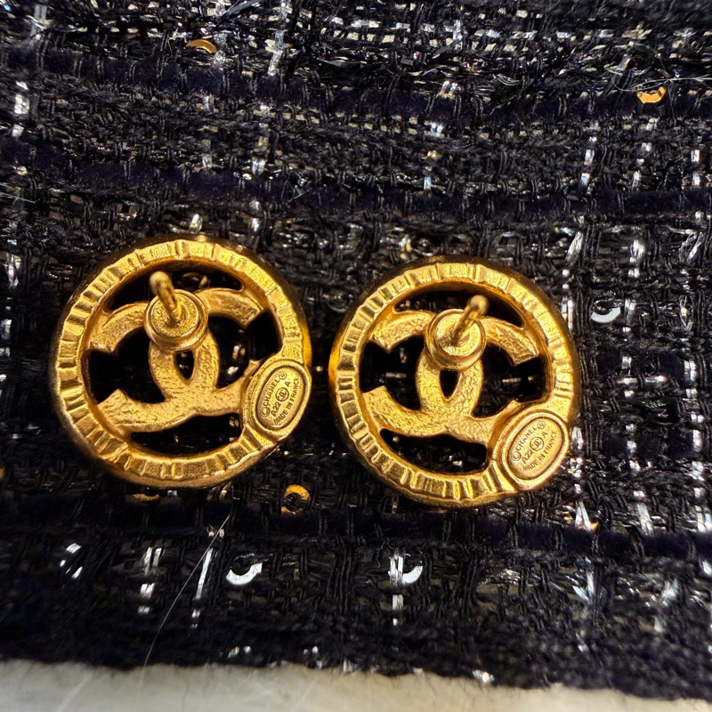 Chanel 圓形雙c水鑽耳針式耳環-1