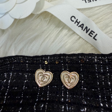Chanel 愛心耳針式耳環