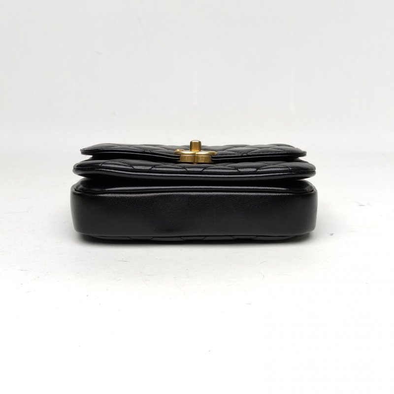 CHANEL 黑色羊皮晶片24S鏤空水鑽手柄方胖子郵差包肩背包-4