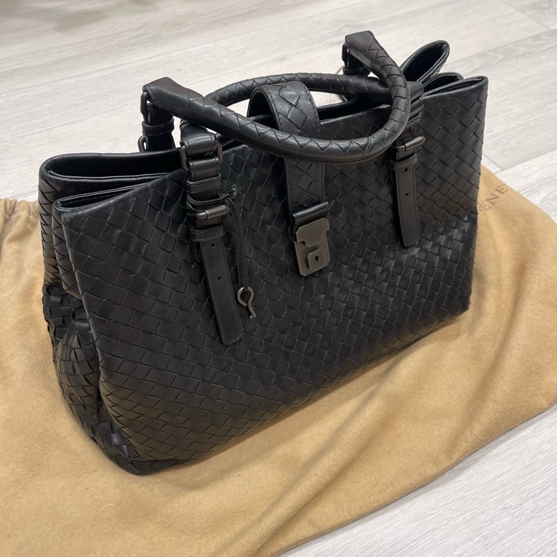 Bottega Veneta Roma 寬37 中號黑色牛皮編織包-0
