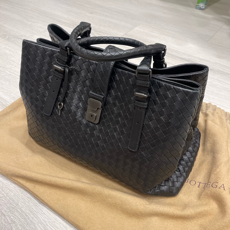 Bottega Veneta Roma 寬37 中號黑色牛皮編織包-1