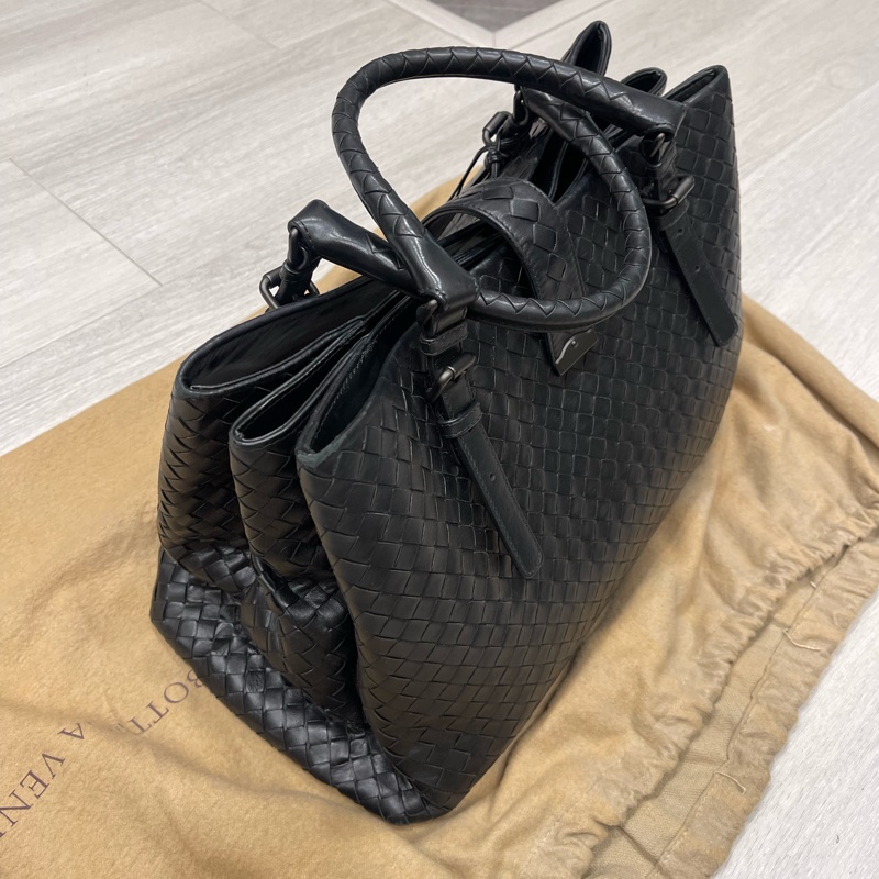 Bottega Veneta Roma 寬37 中號黑色牛皮編織包-4