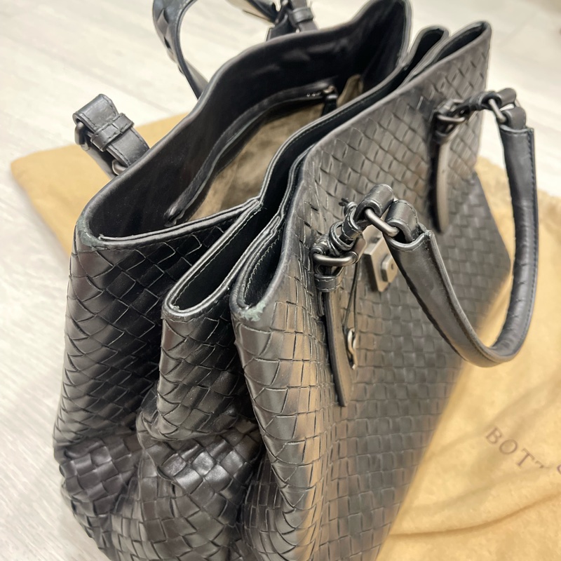 Bottega Veneta Roma 寬37 中號黑色牛皮編織包-10