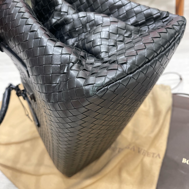 Bottega Veneta Roma 寬37 中號黑色牛皮編織包-14