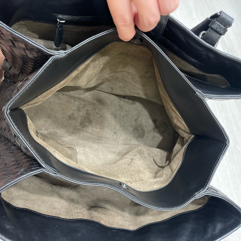 Bottega Veneta Roma 寬37 中號黑色牛皮編織包-16