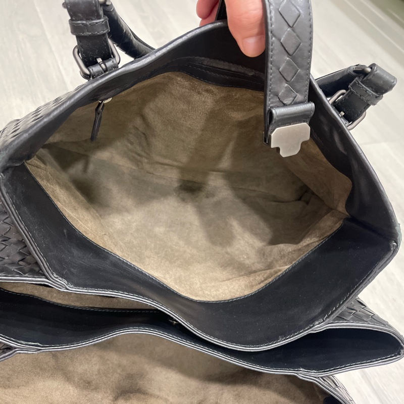 Bottega Veneta Roma 寬37 中號黑色牛皮編織包-17