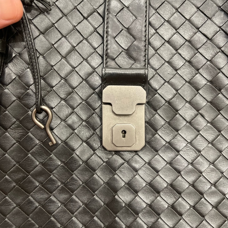 Bottega Veneta Roma 寬37 中號黑色牛皮編織包-21