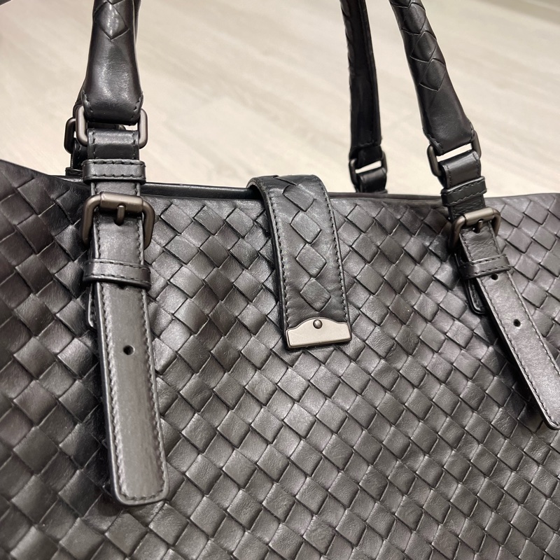 Bottega Veneta Roma 寬37 中號黑色牛皮編織包-24