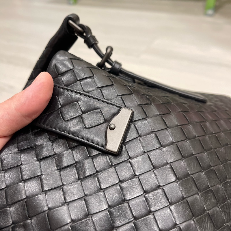 Bottega Veneta Roma 寬37 中號黑色牛皮編織包-25