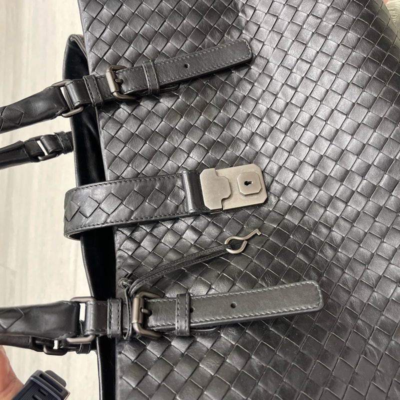 Bottega Veneta Roma 寬37 中號黑色牛皮編織包-27