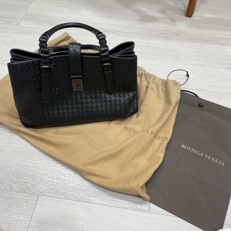 Bottega Veneta Roma 寬37 中號黑色牛皮編織包-28