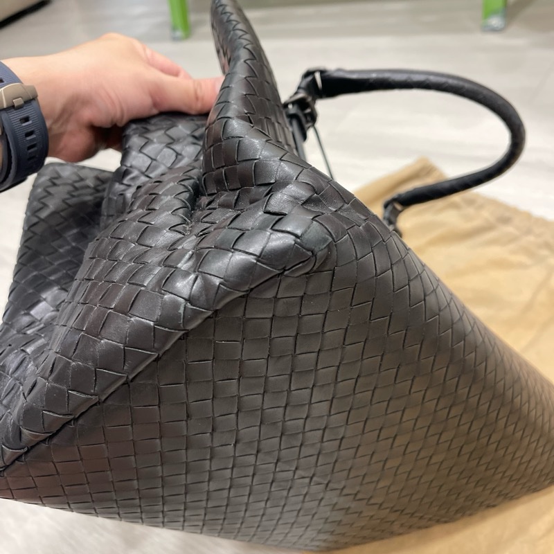 Bottega Veneta Roma 寬37 中號黑色牛皮編織包-32