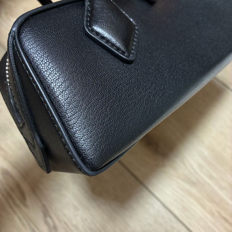 Alaia Le Teckel Small 法棍包 山羊皮 黑色-10