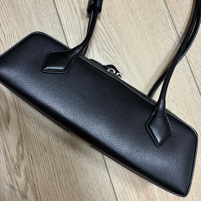 Alaia Le Teckel Small 法棍包 山羊皮 黑色-11