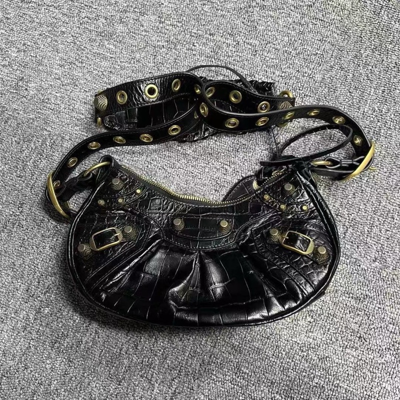 【balenciaga】黑金鉚釘褶皺機車包餃子包-0