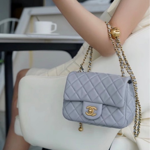 香奈兒 灰色金球方胖子