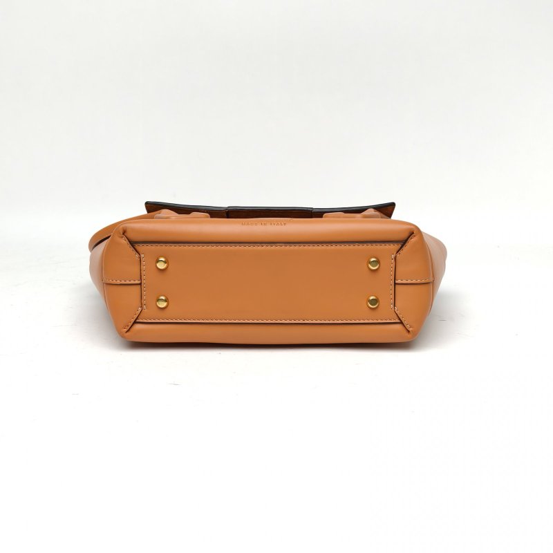 BOTTEGA VENETA Arco33焦糖色牛皮金扣肩背包-4