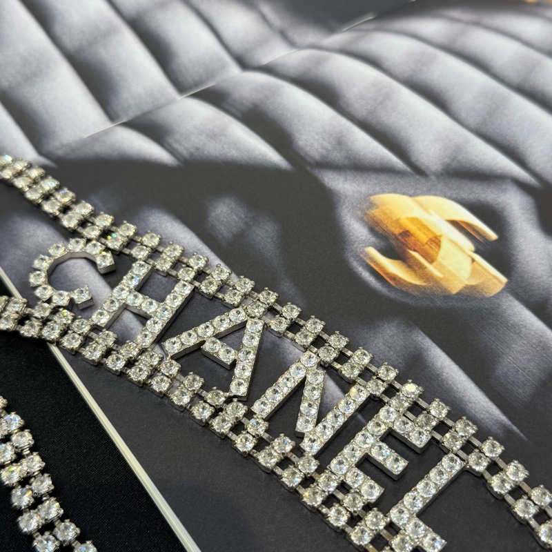 CHANEL銀色水鑽字母寬版腰鍊-2