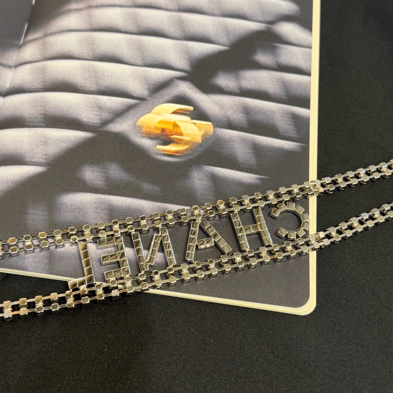 CHANEL銀色水鑽字母寬版腰鍊-4