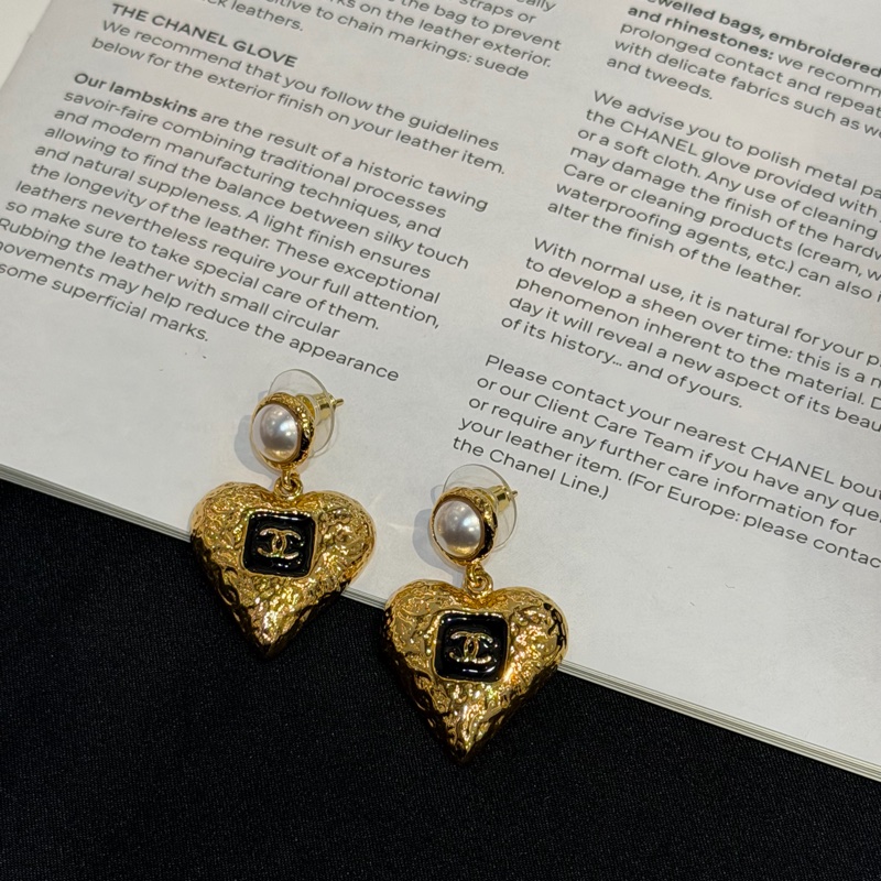 CHANEL金色溶岩愛心+白珍珠耳環-1
