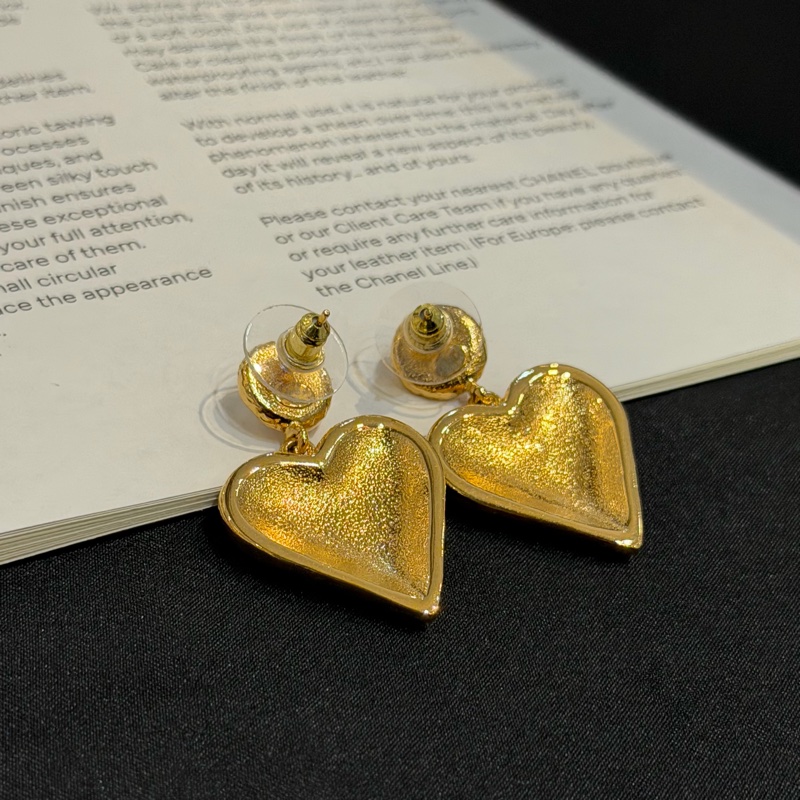 CHANEL金色溶岩愛心+白珍珠耳環-5
