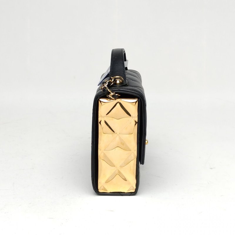 CHANEL 21K手提盒子包黑色羊皮晶片開金扣金屬鏡面肩背包-3