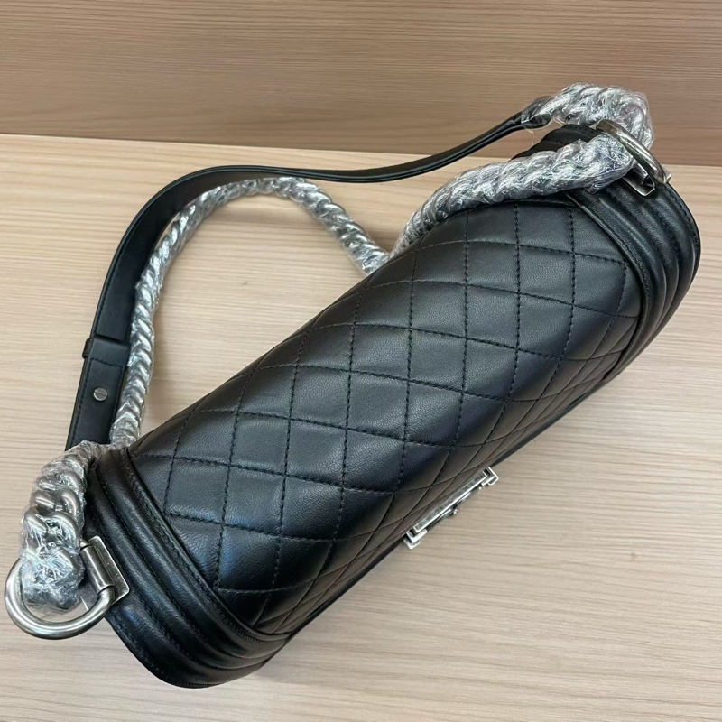 Chanel香奈儿黑银牛皮Leboy中號 2013年 17開 單肩斜挎鏈條包 有塵袋 無卡無盒子 尺寸底長25*高18*寬8*-4