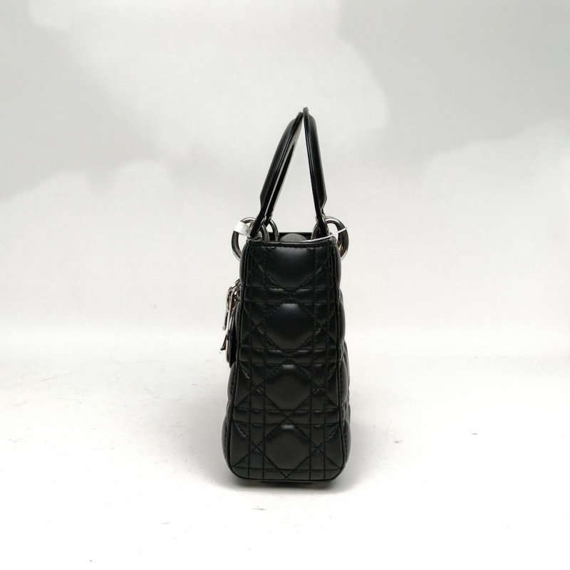 DIOR Lady戴妃包四格徽章黑色羊皮銀扣2017肩背包-1