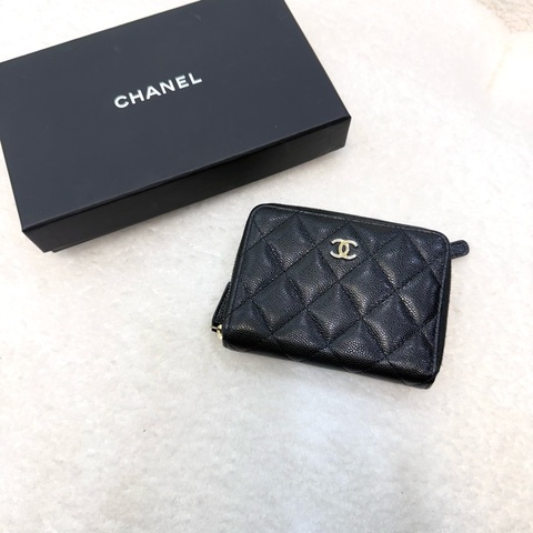 香奈兒多用短夾Chanel黑金荔枝皮大ㄇ拉對開短夾AP4652
