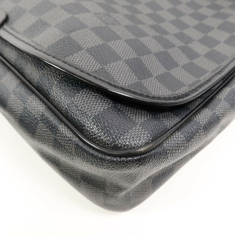 LOUIS VUITTON Damier Graghite Daniel MM肩背袋-9