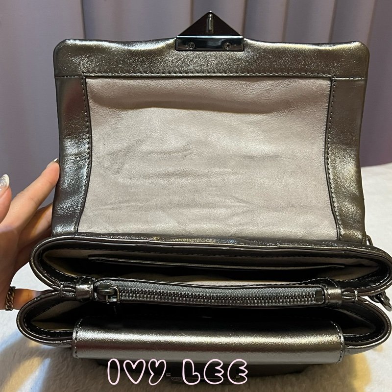 MICHAEL KORS 30H9UOEL6K Cece V形 山行紋路絎縫金屬皮革 斜背包 肩背包 鍊帶包 二手精品 Michael Kors 《夫妻的世界》韓素希同款-30