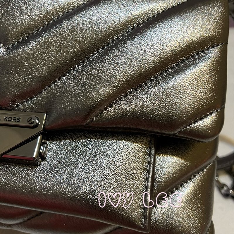 MICHAEL KORS 30H9UOEL6K Cece V形 山行紋路絎縫金屬皮革 斜背包 肩背包 鍊帶包 二手精品 Michael Kors 《夫妻的世界》韓素希同款-43