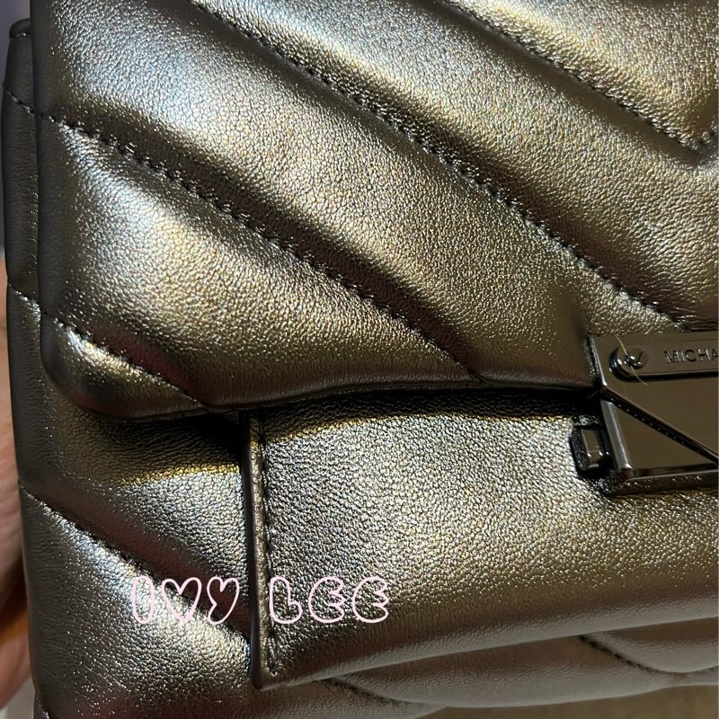 MICHAEL KORS 30H9UOEL6K Cece V形 山行紋路絎縫金屬皮革 斜背包 肩背包 鍊帶包 二手精品 Michael Kors 《夫妻的世界》韓素希同款-44