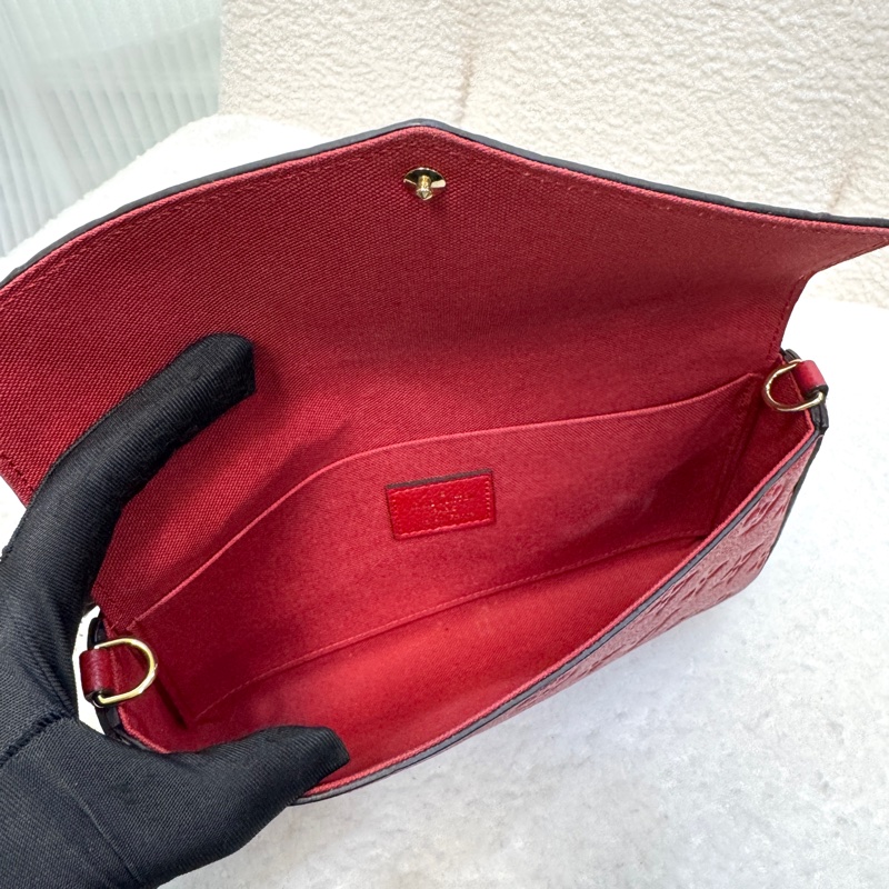 路易威登LV紅色壓紋牛皮Pochette Felicie信封三合❤️鍊條斜背包 WOC M82609-8