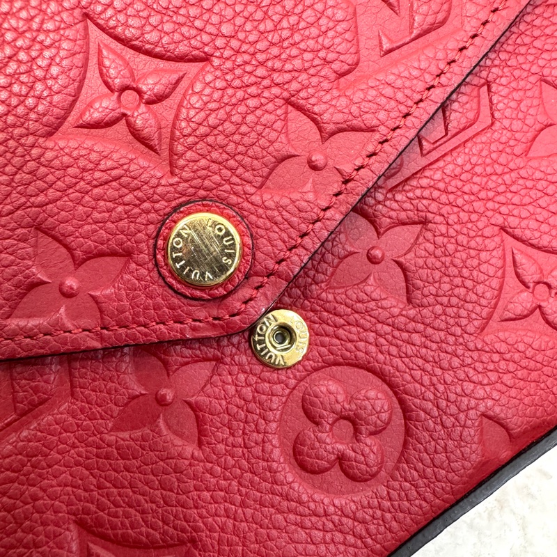 路易威登LV紅色壓紋牛皮Pochette Felicie信封三合❤️鍊條斜背包 WOC M82609-18