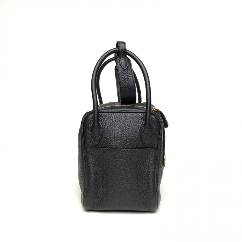 HERMES Lindy26黑色TC皮Y刻金扣肩背包-3