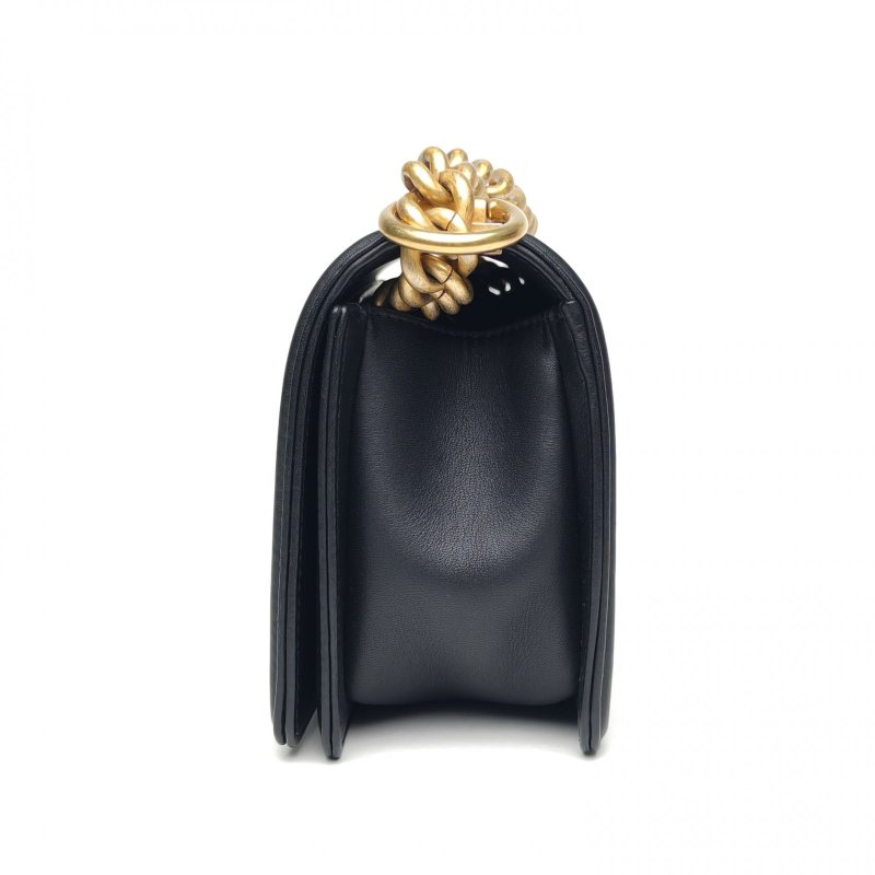 CHANEL Leboy小號20.5黑色牛皮29開金扣肩背包-1