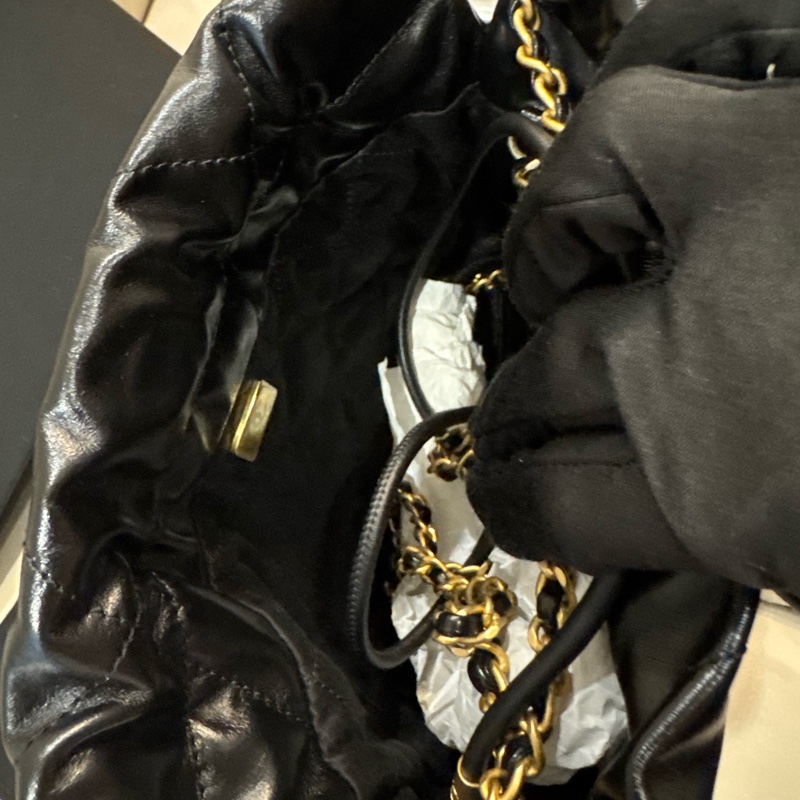 Chanel 香奈兒 22 bag mini/斜背包/黑金款/晶片款/全新全配-6