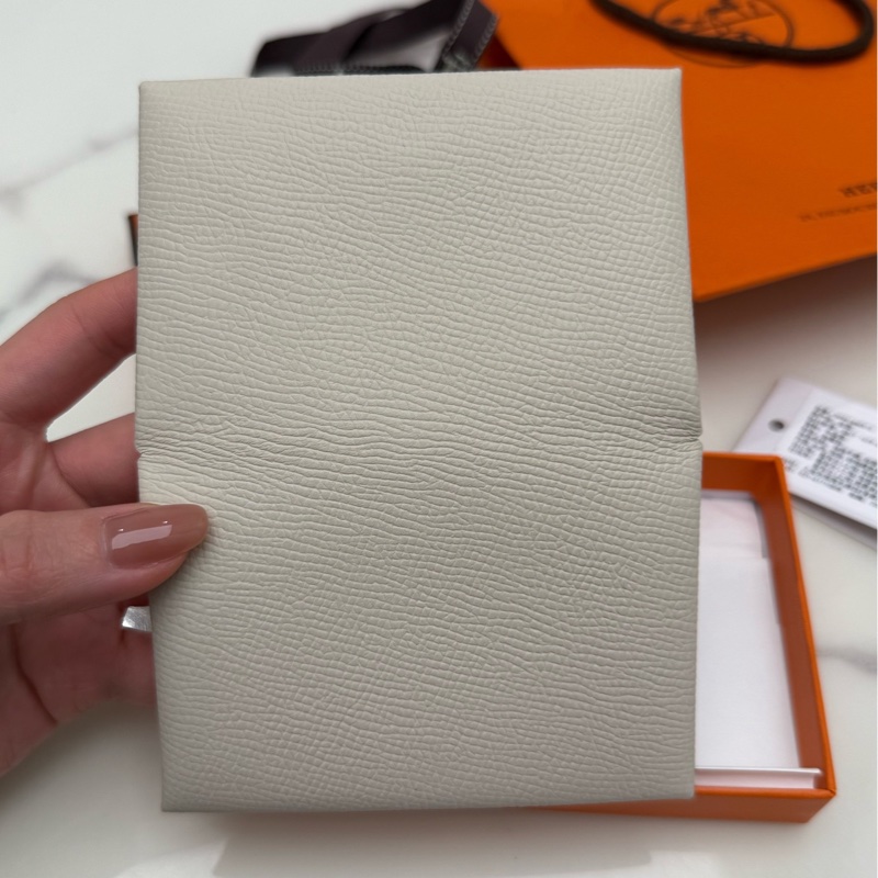 全新w刻24年Hermes愛馬仕奶昔白銀扣卡包 帶盒-3