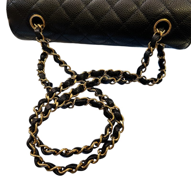 CHANEL黑色荔枝皮金扣肩背包-10