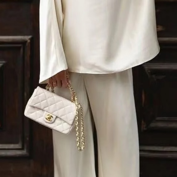 CHANEL香奈兒白色金球miniCF99新小香粉絲的夢中情包-2