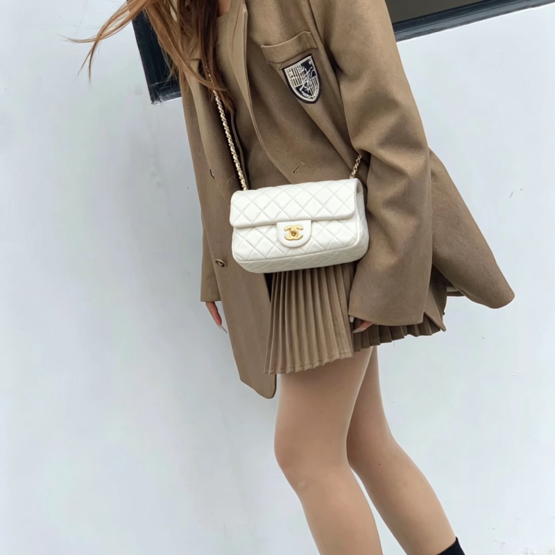 CHANEL香奈兒白色金球miniCF99新小香粉絲的夢中情包-3