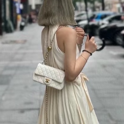 CHANEL香奈兒白色金球miniCF99新小香粉絲的夢中情包-5