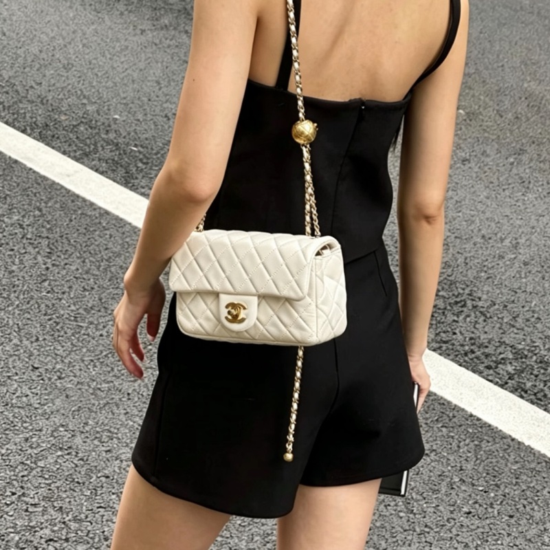 CHANEL香奈兒白色金球miniCF99新小香粉絲的夢中情包-7