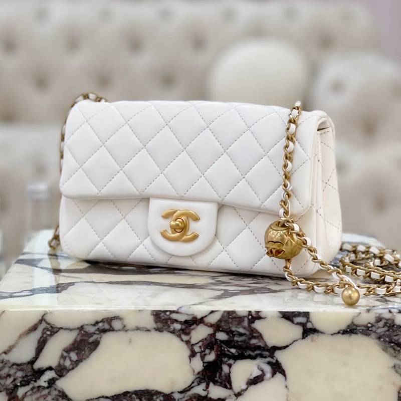 CHANEL香奈兒白色金球miniCF99新小香粉絲的夢中情包-10