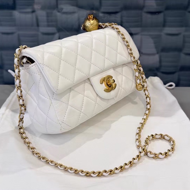 CHANEL香奈兒白色金球miniCF99新小香粉絲的夢中情包-13