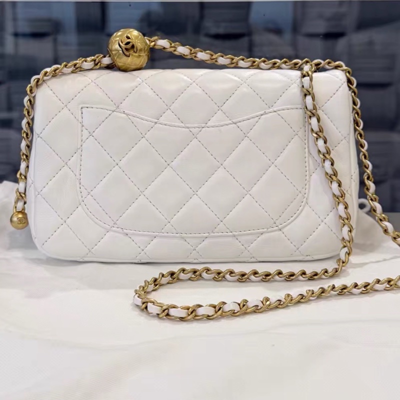 CHANEL香奈兒白色金球miniCF99新小香粉絲的夢中情包-14